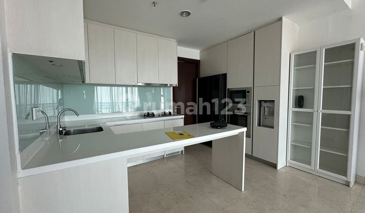 Luas 78 m2, Furnished, Kensington Royal Suites, Apartemen di Kelapa Gading 2