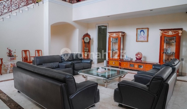 Rumah Mewah 2 Lantai di Tampak Siring BGV, Kelapa Gading