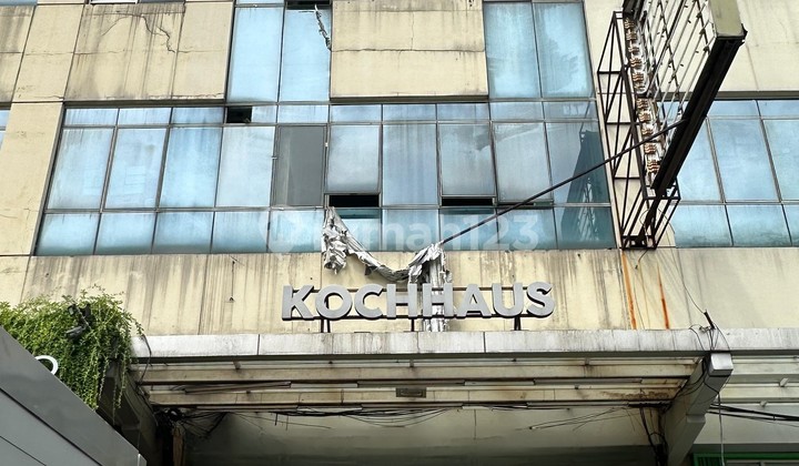 5 Lantai, Luas Tanah 90 m2, Ruko di Kelapa Gading - Barang Langka!