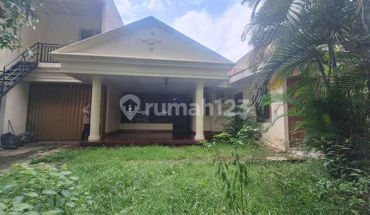 Sewa Rumah di Rawamangun, 6 Kamar Tidur - Akses Jalan Lebar