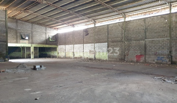 Gudang Siap Pakai di Narogong, Bekasi - Luas Tanah 1035 m2!