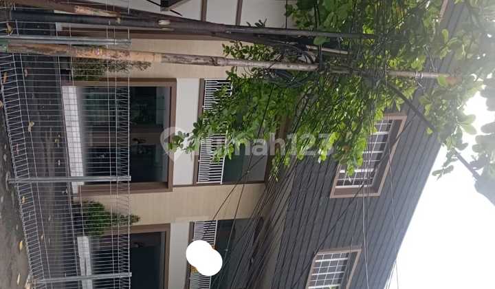 3 Floors Building in Kalimalang, East Jakarta