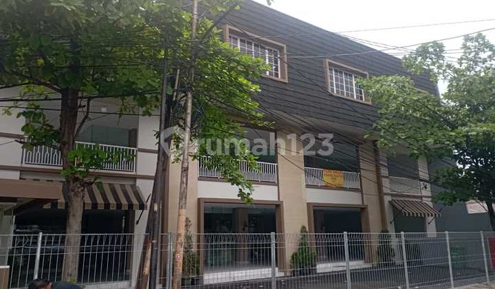 3 Floors Building in Kalimalang, East Jakarta