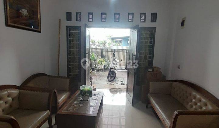 Dijual Rumah Asri 2 Lantai Villa Pamulang Tangerang Selatan 2