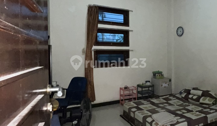 Rumah Minimalis Modern 2 Lantai di Jalan Boulevard Villa Dago Pamulang Tangerang Selatan