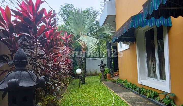 Rumah 2 Lantai Swimming Pool Bona Indah Lebak Bulus Jakarta Selatan