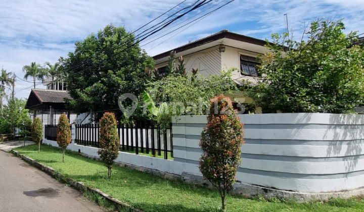 Charming 2-Story House in Hook Lebak Bulus Charming 2-Story House in Hook Lebak Bulus