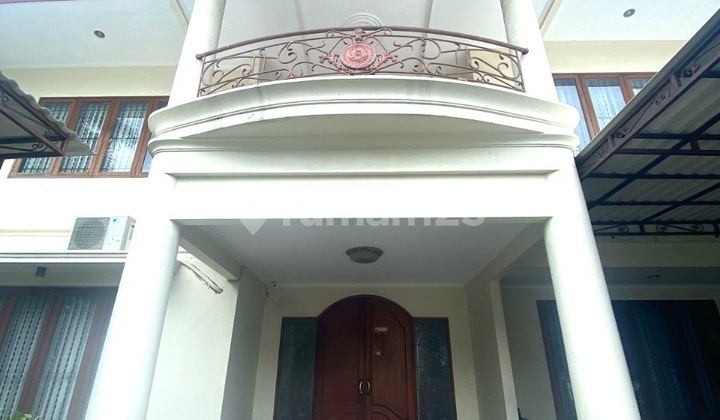 Rumah Mewah 2 Lantai di Hook Pondok Indah