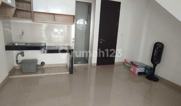 Di Sewa Rumah Pik 2 Ukuran 4,5X10 3Lantai Ada AC 2