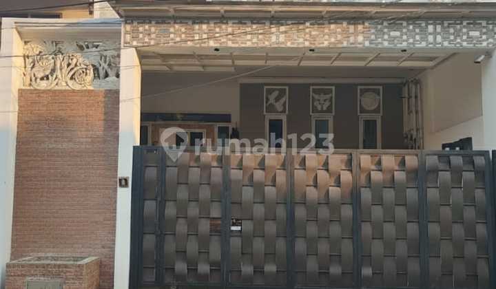 A nice 3-story house in a strategic location in Sunter. A nice 3-story house in a strategic location in Sunter.