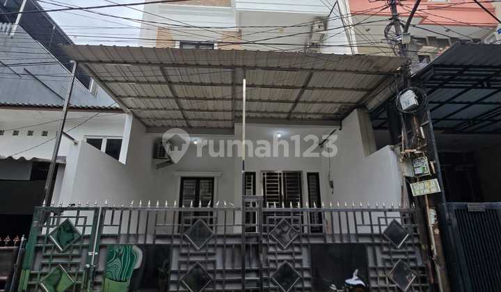 Rumah 3 Lantai di Sunter Lokasi Strategis