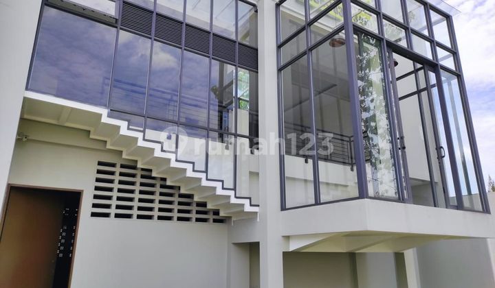 Dijual Rumah Baru 3 lantai di Kota Baru Parahyangan