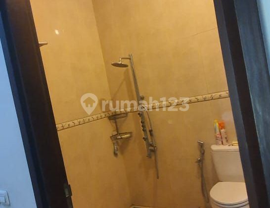 Well-maintained classic house in Kota Baru Parahyangan 2