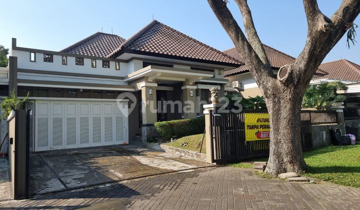 Rumah classic terawat di Kota Baru Parahyangan 