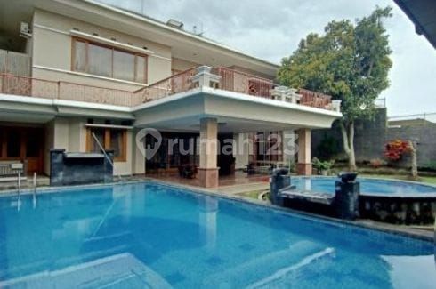 Rumah mewah design Neo klasik berkolam renang di Setia Budi Regency 