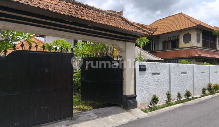 Villa 5 +1 Kamar Tidur Fullfurnished Di Padonan Dekat Canggu