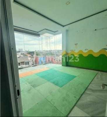 For Rent 4-Story Shop House in Pondok Aren For Rent 4-Story Shop House in Pondok Aren