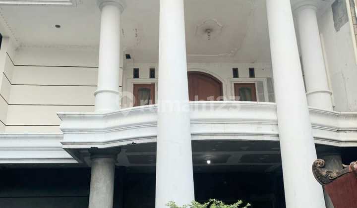 Dijual Cepat Rumah Cantik, 2 Lantai, di Ciputat