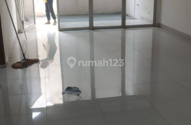 Dijual Cepat Rumah Jelambar Pinggir Jalan Cocok Untuk Kost Usaha 2