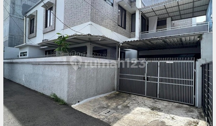 Rumah Strategis Dekat Mall Kota Kasablanka Cocok Hunian Investasi