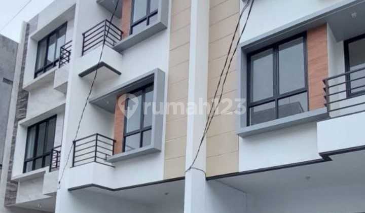 New Ready-to-Occupy House in Tanjung Duren, West Jakarta with Freehold Title New Ready-to-Occupy House in Tanjung Duren, West Jakarta with Freehold Title