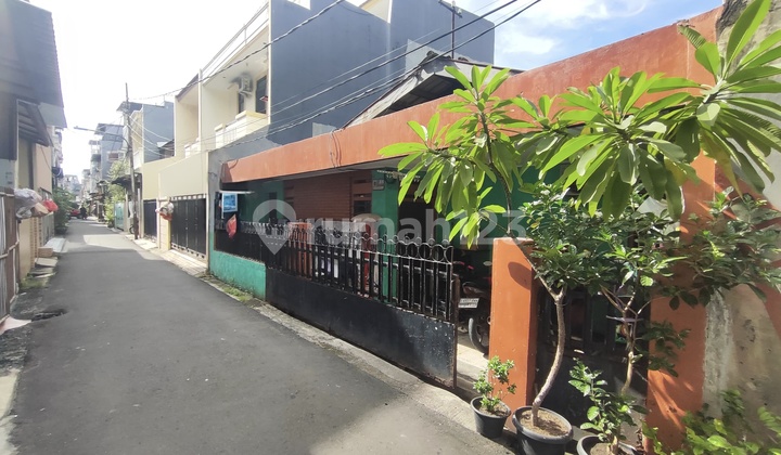 Rumah Strategis Tanjung Duren Butuh Renovasi Dekat Mall