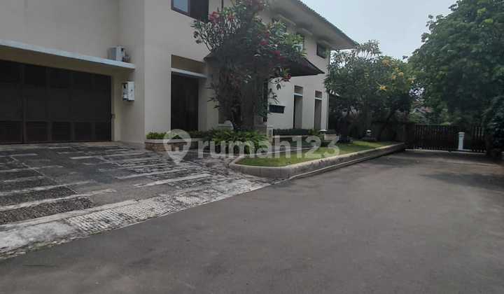 Spacious Luxury Home in Pejaten Area Dalan Townhouse