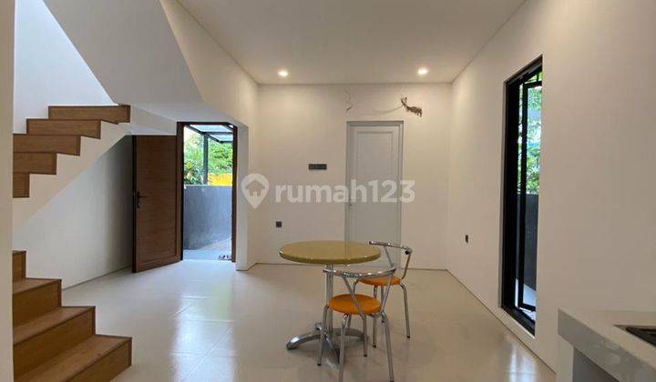 Rumah 2 Lantai Bagus Semi Furnished Sertifikat Hak Milik 2