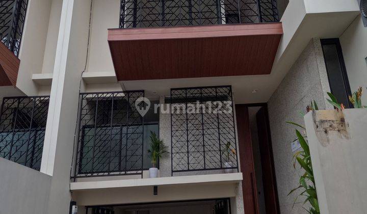 Dijual Townhouse Mewah 3Lantai Di Kemang, Jakarta Selatan 1