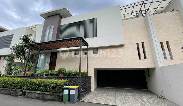 Townhouse Cipete 3 Lantai, Furnished, SHM, Private Pool Siap Huni