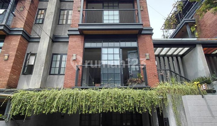 Rumah Dalam Townhouse Cipete Jaksel 3 Lantai + Pool SHM Siap Huni Rumah Dalam Townhouse Cipete Jaksel 3 Lantai + Pool SHM Siap Huni