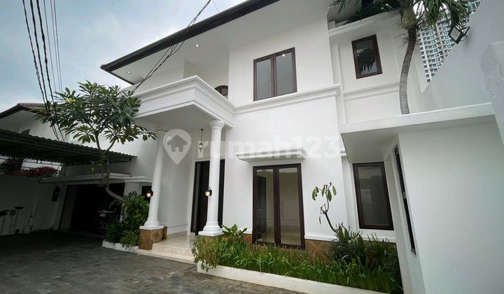 Rumah Mewah Kemang, Shm, Pool, Lokasi Strategis & Bebas Banjir