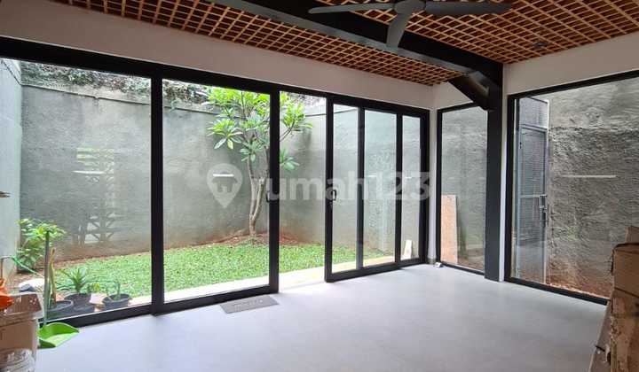 Rumah Di Cipete Modern Bagus Dengan Rooftop Semi Furnished 2