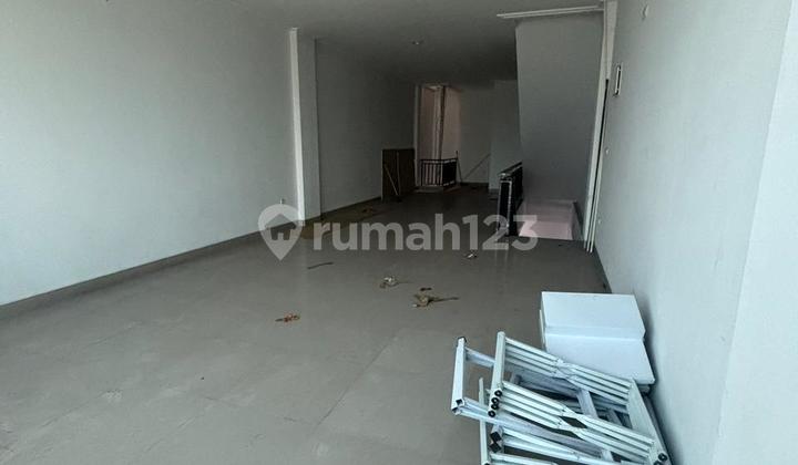 4-Story Row House in Boulevard Golf Island Pik 2