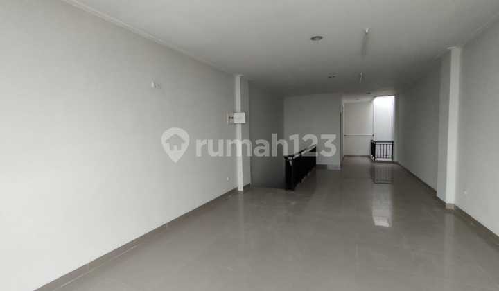 8X15 Row House Golf Island, Pantai Indah Kapuk