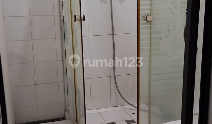 kamar mandi rumah perumahan bukit cimanggu villa