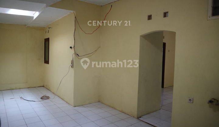 kamar tidur rumah dekat tol di perumahan