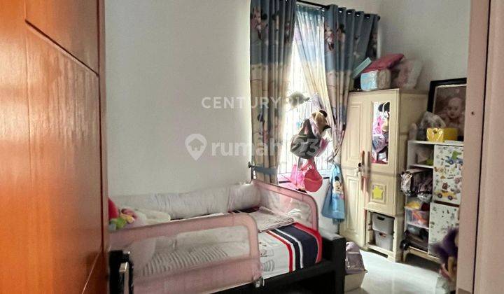 kamar tidur rumah strategis siap huni di