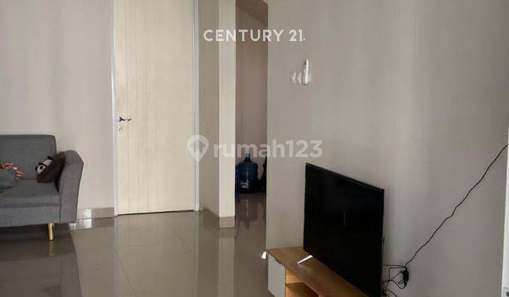 ruang tamu rumah strategis di wartawangsa residence