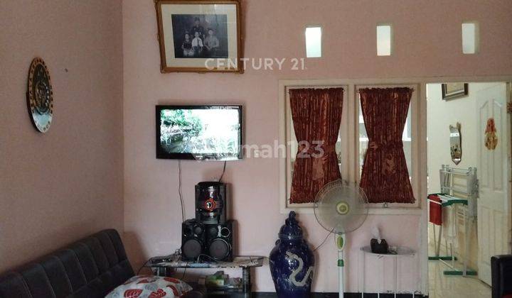 ruang tamu rumah siap huni di perumahan