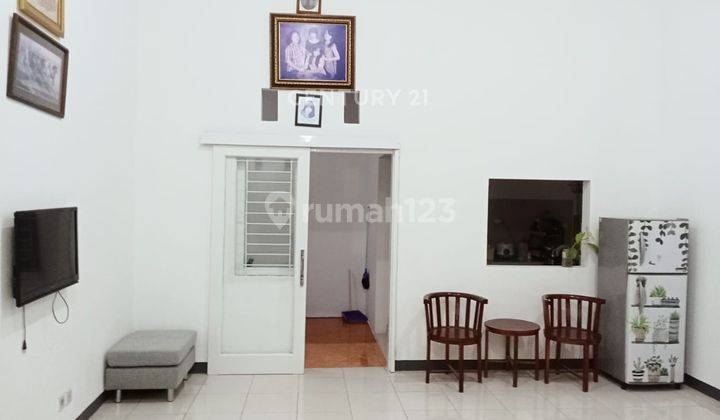 ruang tamu rumah hook siap huni di