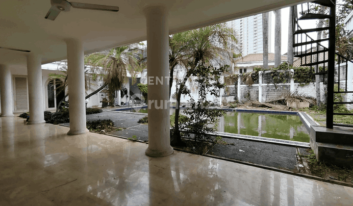 Rumah Besar Di Kebayoran Baru Jakarta Selatan 1