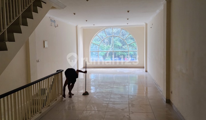 Boulevard Business Unit - Ready to Negotiate!!! 2