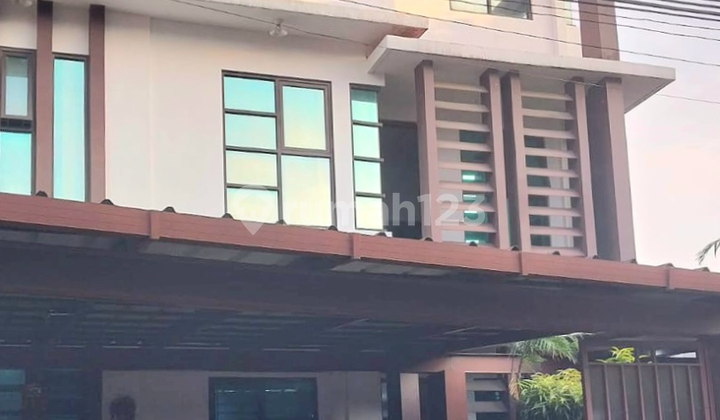 Di Jual Rumah 3 Lantai Area Fatmawati
