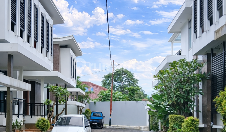 For Sale, Ready-to-Live House Within Cluster At Pasar Minggu 2
