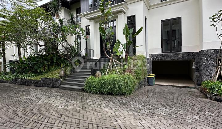 Rumah Mewah Dalam Townhouse Nuansa Tropical Pejaten Barat