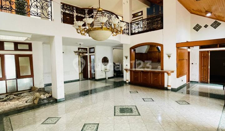 Rumah Dijual Secondary Pinggir Jalan Parkir Luas 2