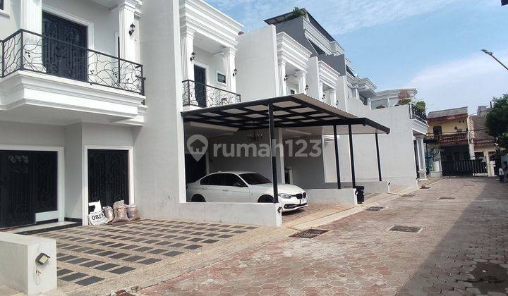 Rumah Townhouse Modern Classic Untuk Hunian Atau Silent Office 2