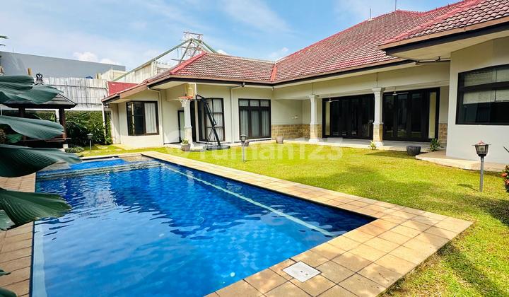 Rumah Luas Dalam Komplek Sangat Strategis