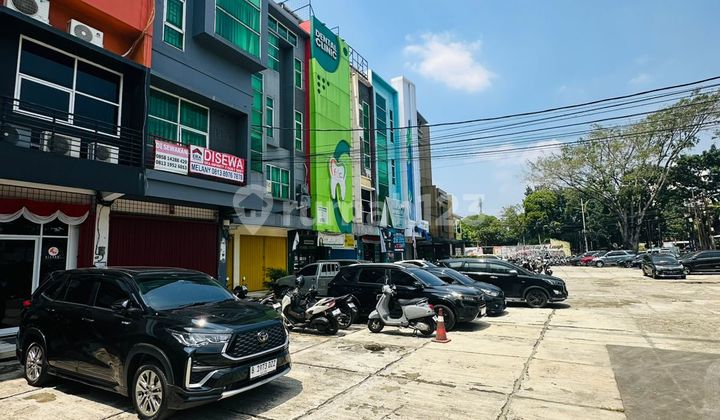4-Storey Shop House in Pasar Minggu, Ready to Use, Strategic Location. 2